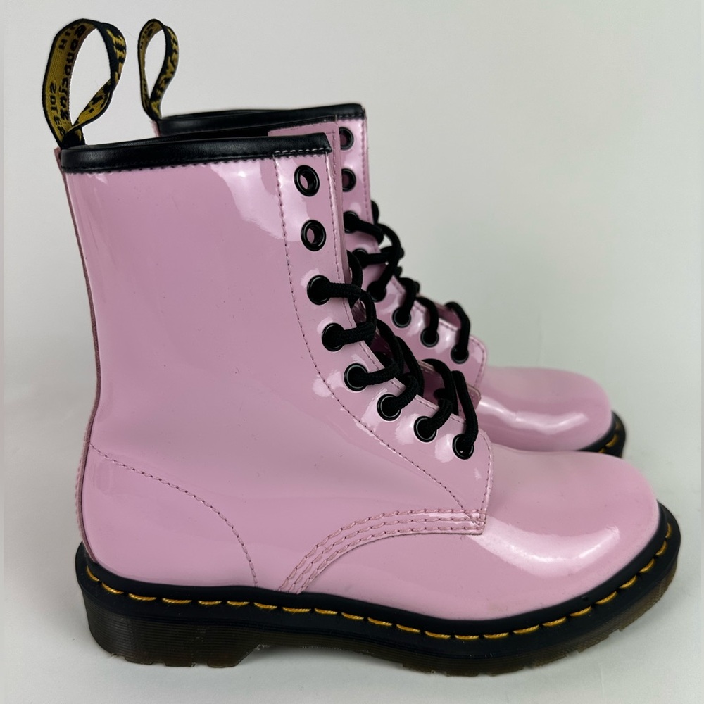 DR MARTENS PINK PATEN LEATHER BOOTS